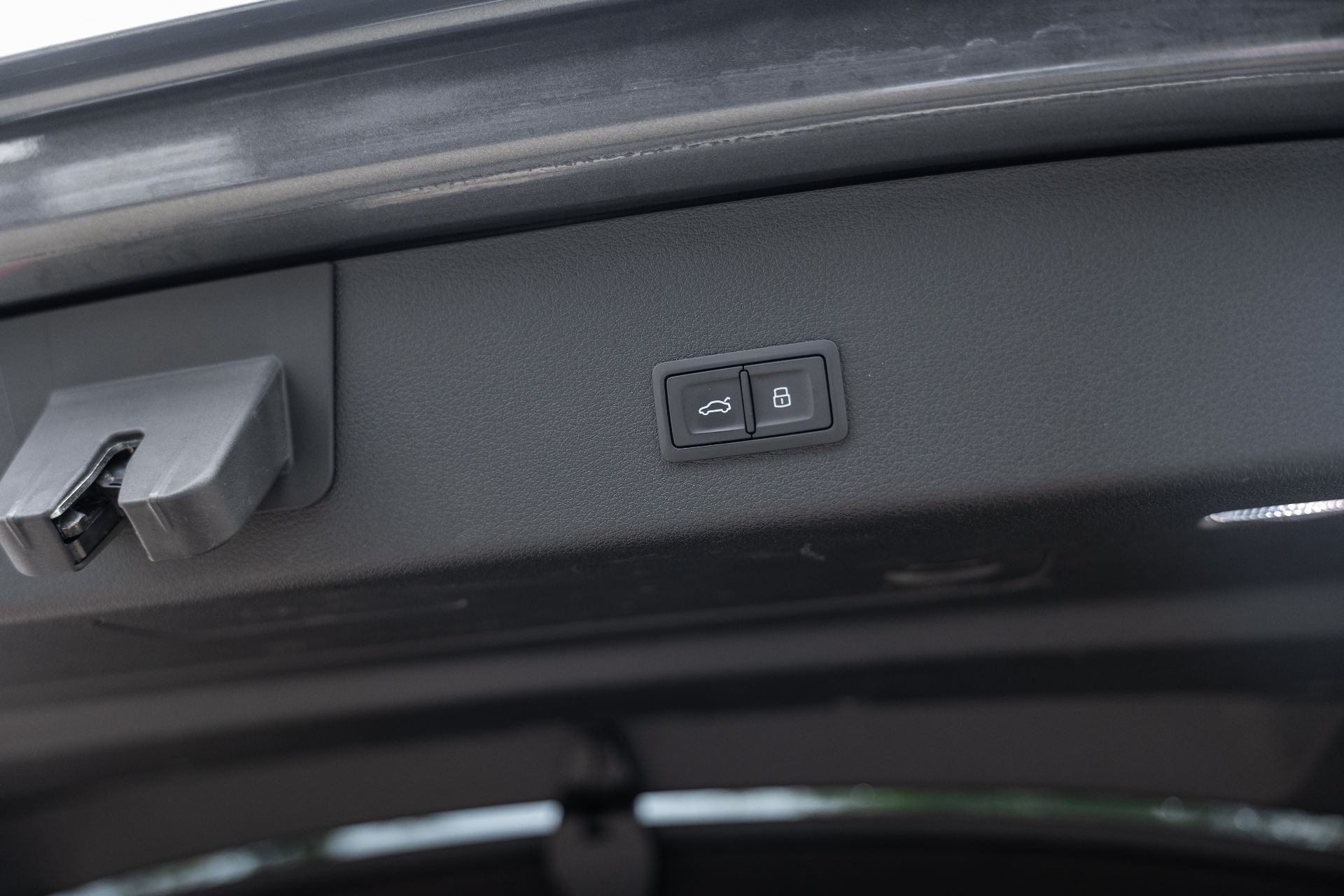 AUDI E-TRON  thumbnail 25