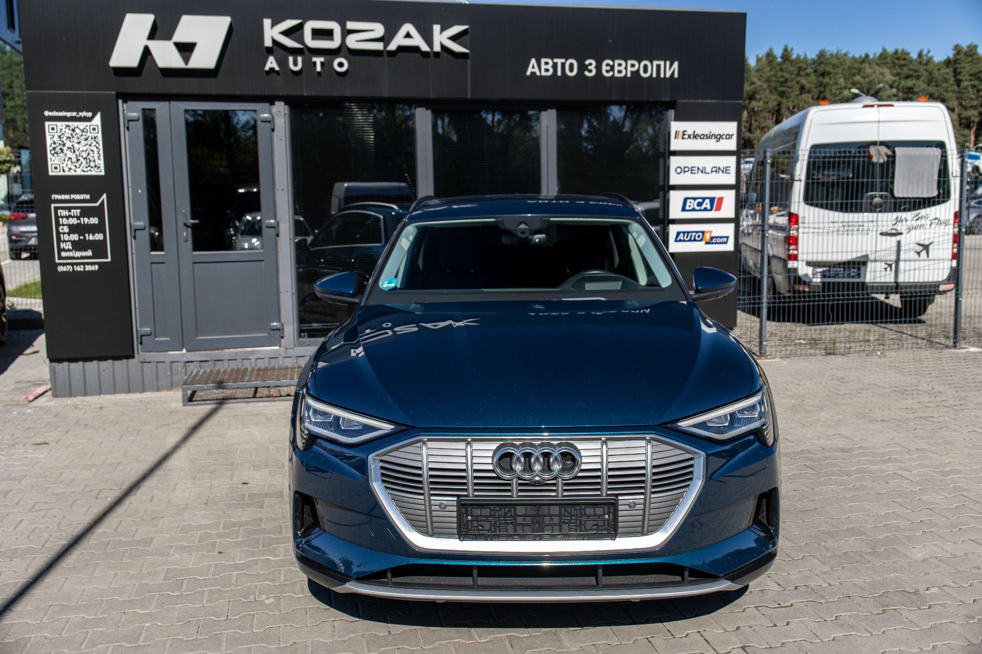 AUDI E-TRON  thumbnail 3