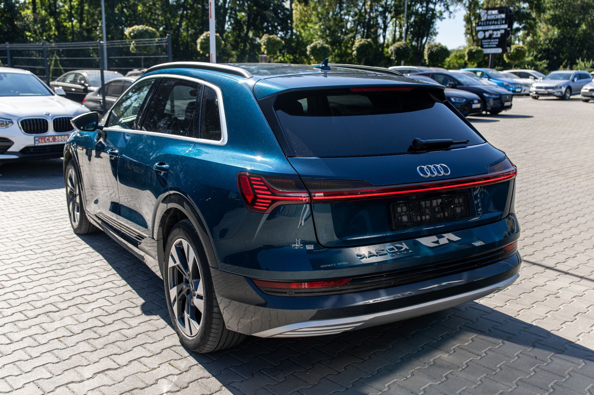 AUDI E-TRON  thumbnail 7