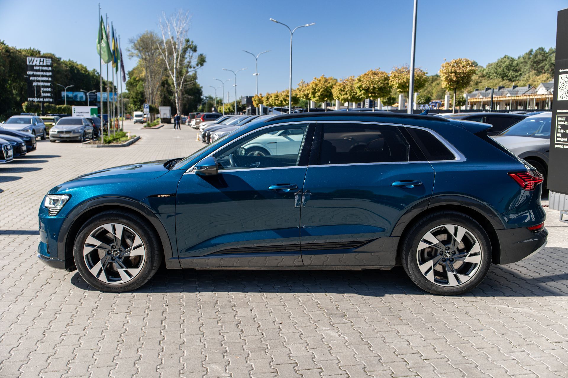 AUDI E-TRON  thumbnail 6