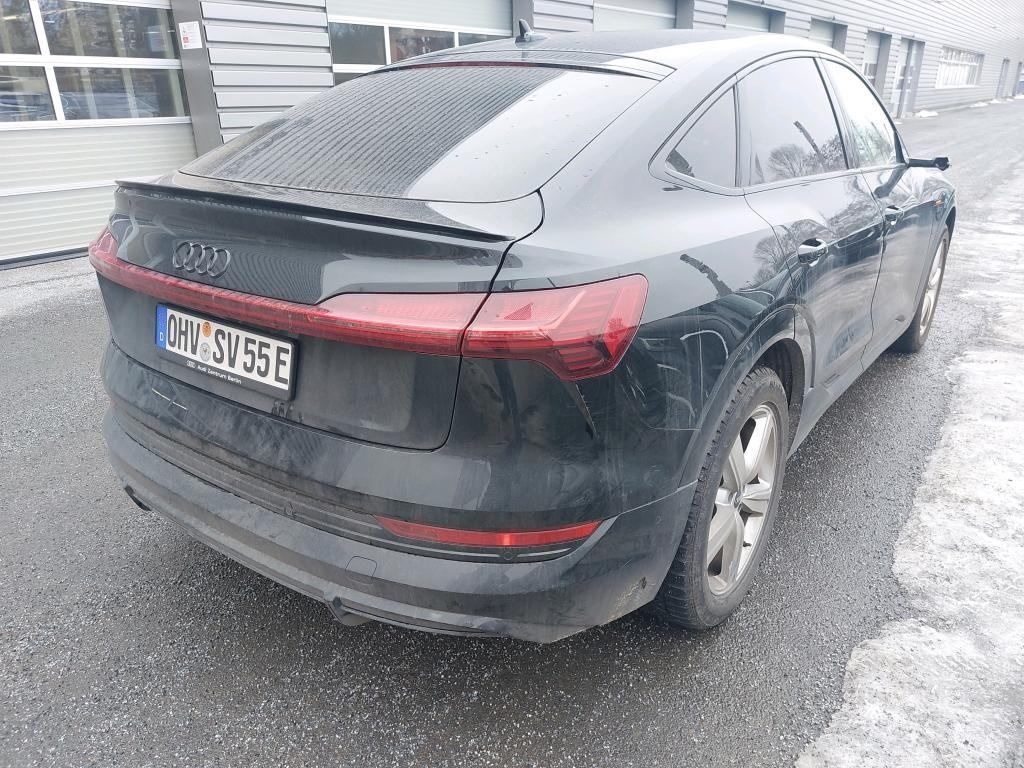 AUDI E-TRON thumbnail 3