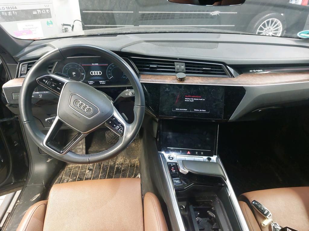 AUDI E-TRON thumbnail 7