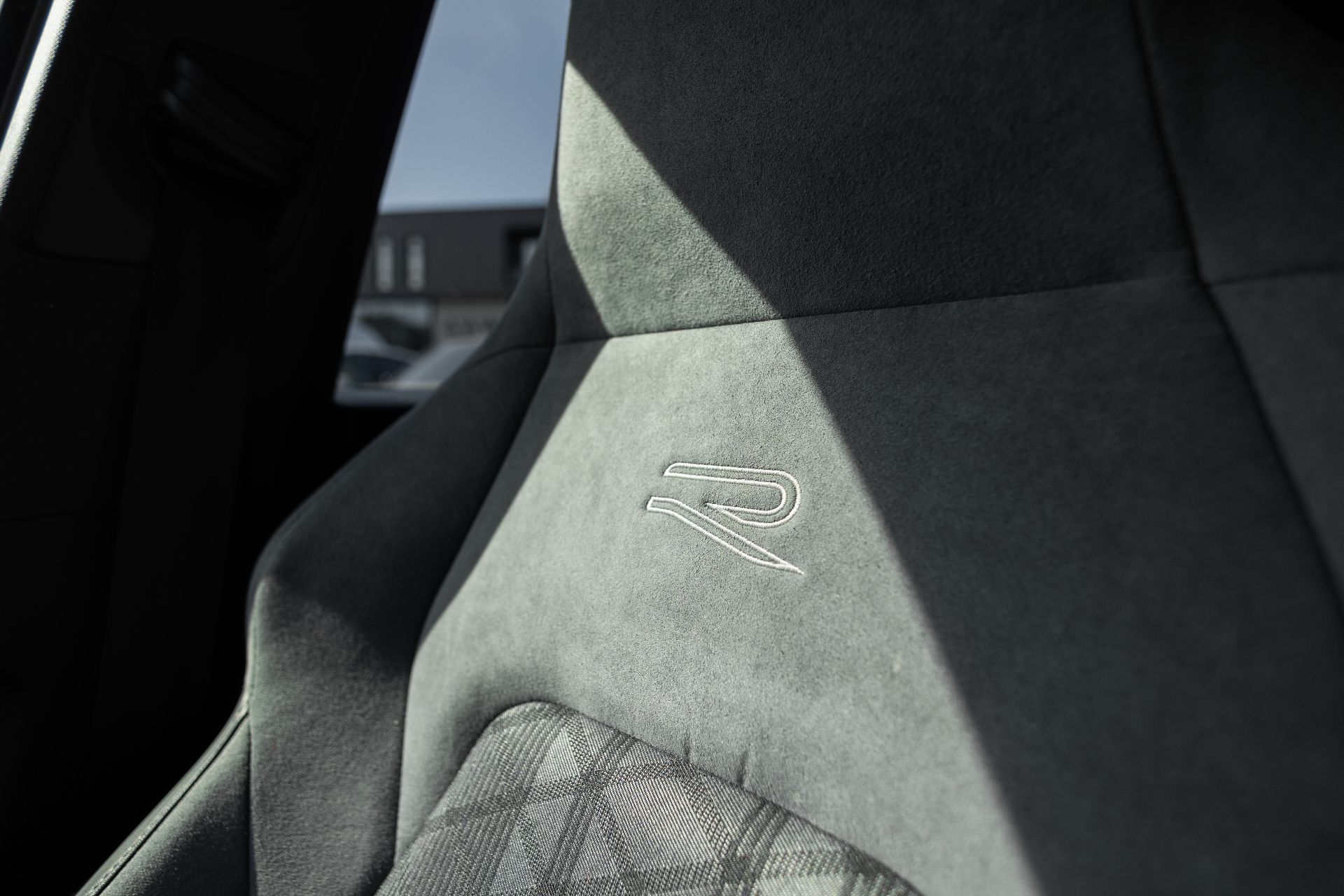 VOLKSWAGEN GOLF R-LINE thumbnail 18