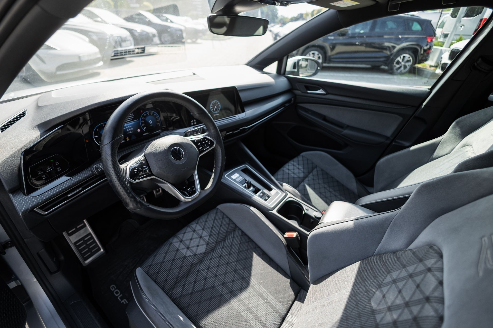 VOLKSWAGEN GOLF R-LINE thumbnail 7