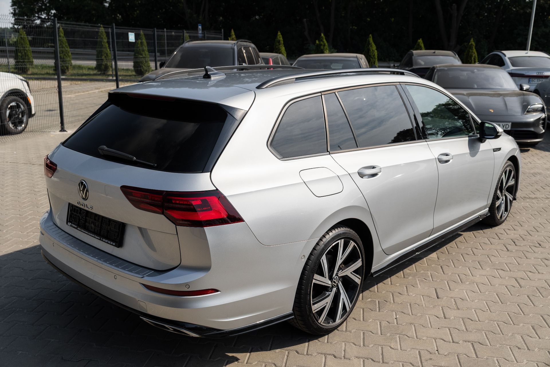 VOLKSWAGEN GOLF R-LINE thumbnail 6