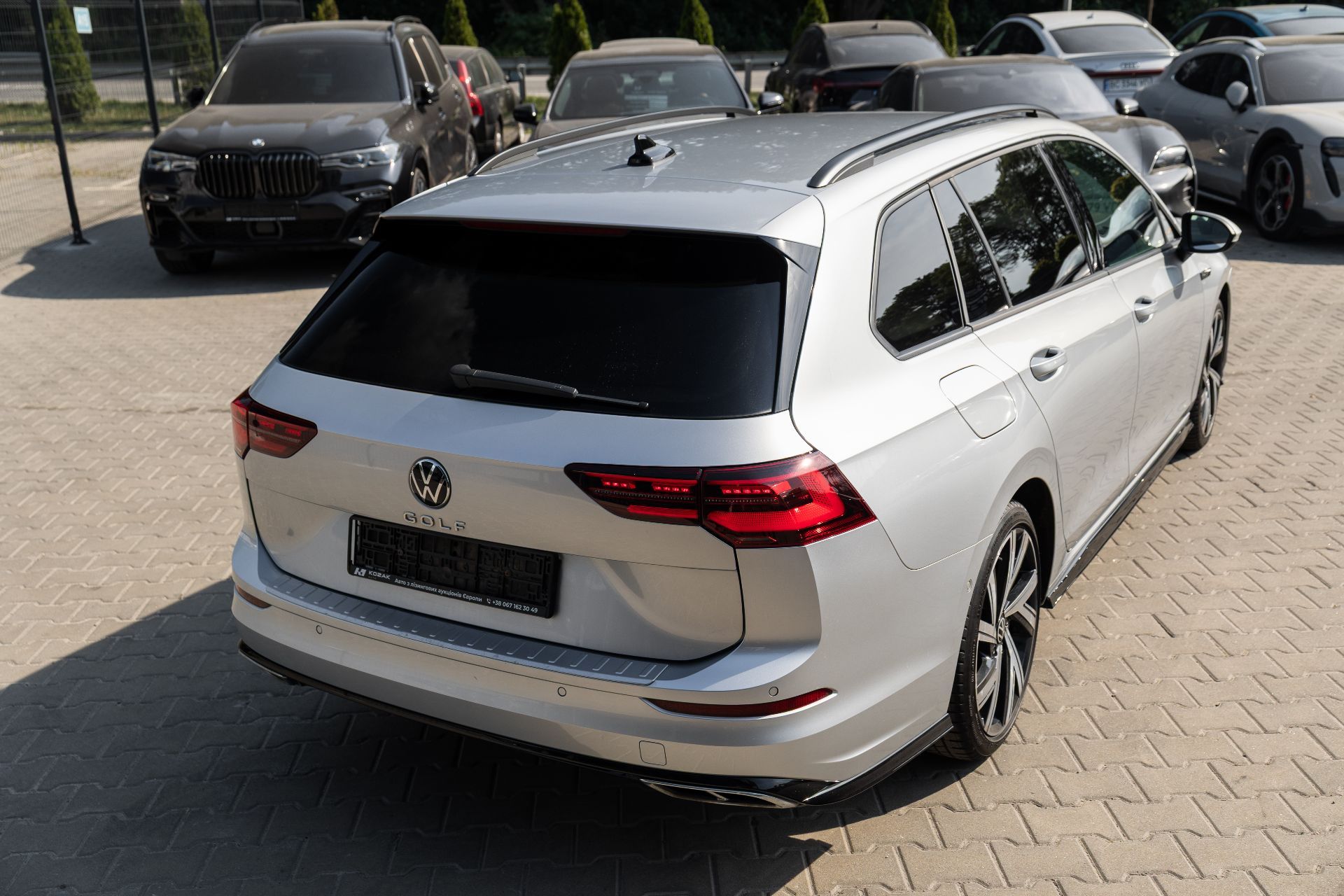 VOLKSWAGEN GOLF R-LINE thumbnail 5