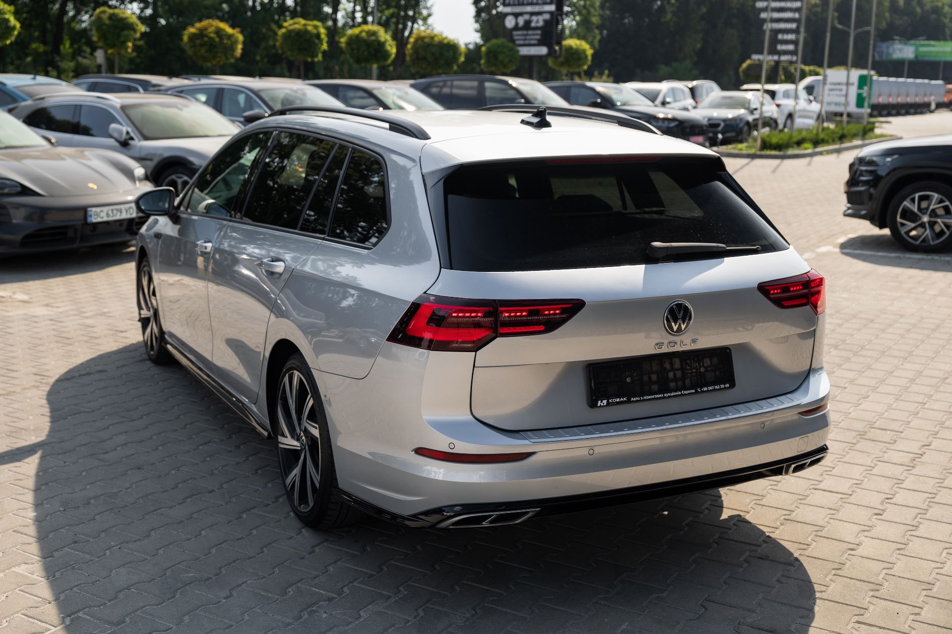 VOLKSWAGEN GOLF R-LINE thumbnail 4