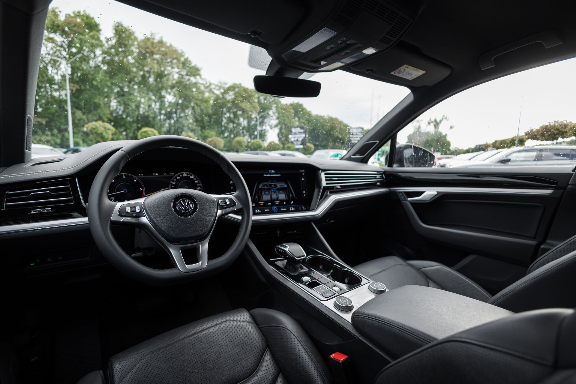 VOLKSWAGEN TOUAREG R-LINE thumbnail 10