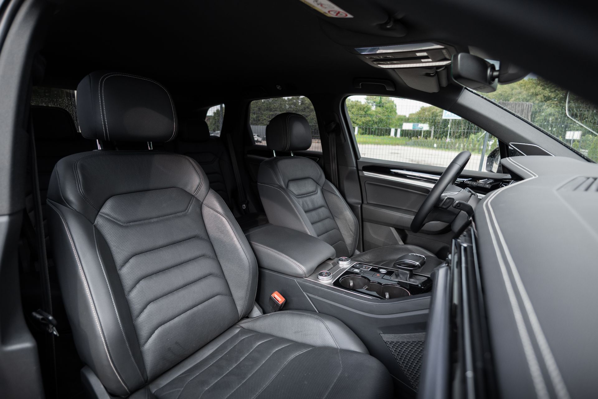 VOLKSWAGEN TOUAREG R-LINE thumbnail 11