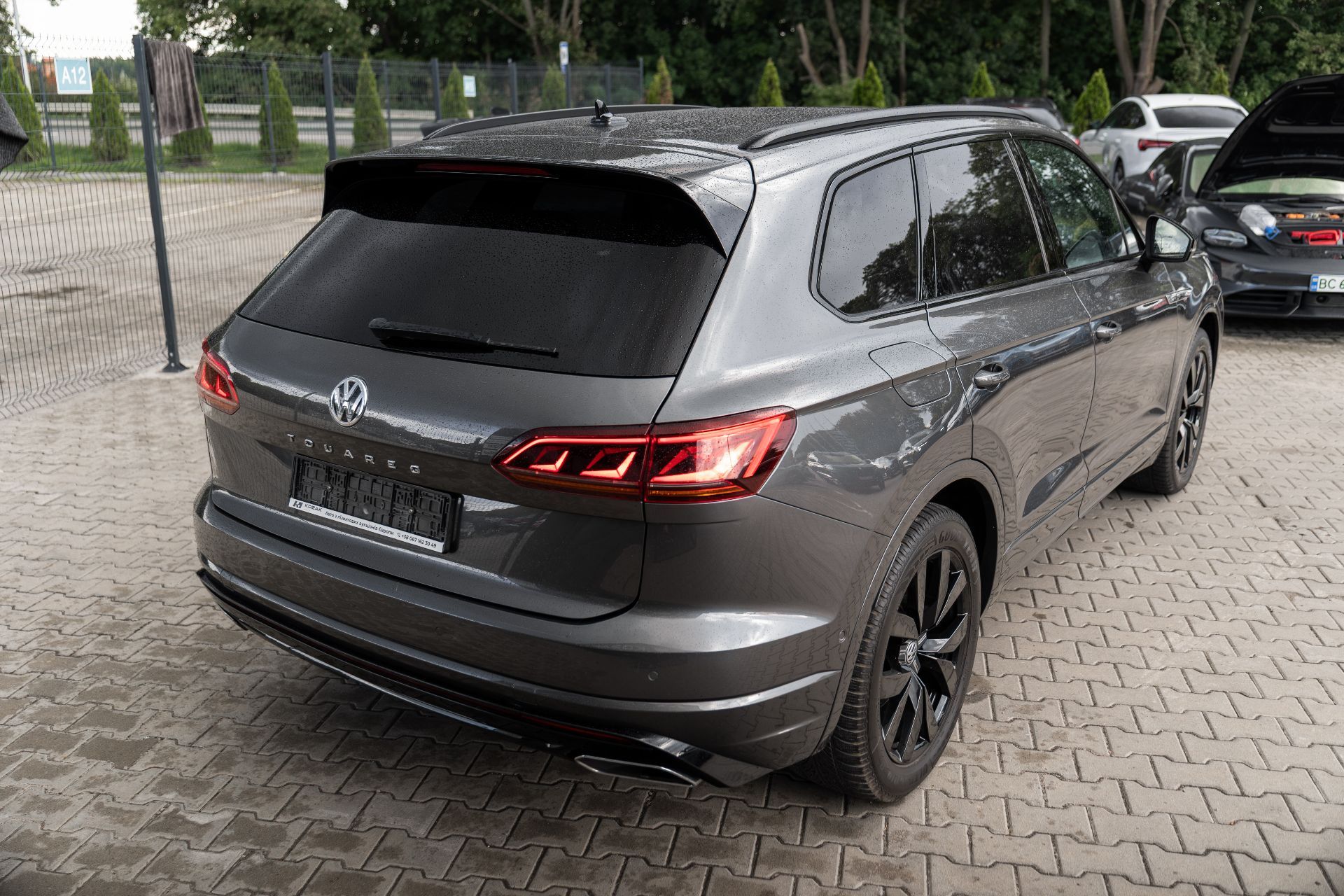 VOLKSWAGEN TOUAREG R-LINE thumbnail 5