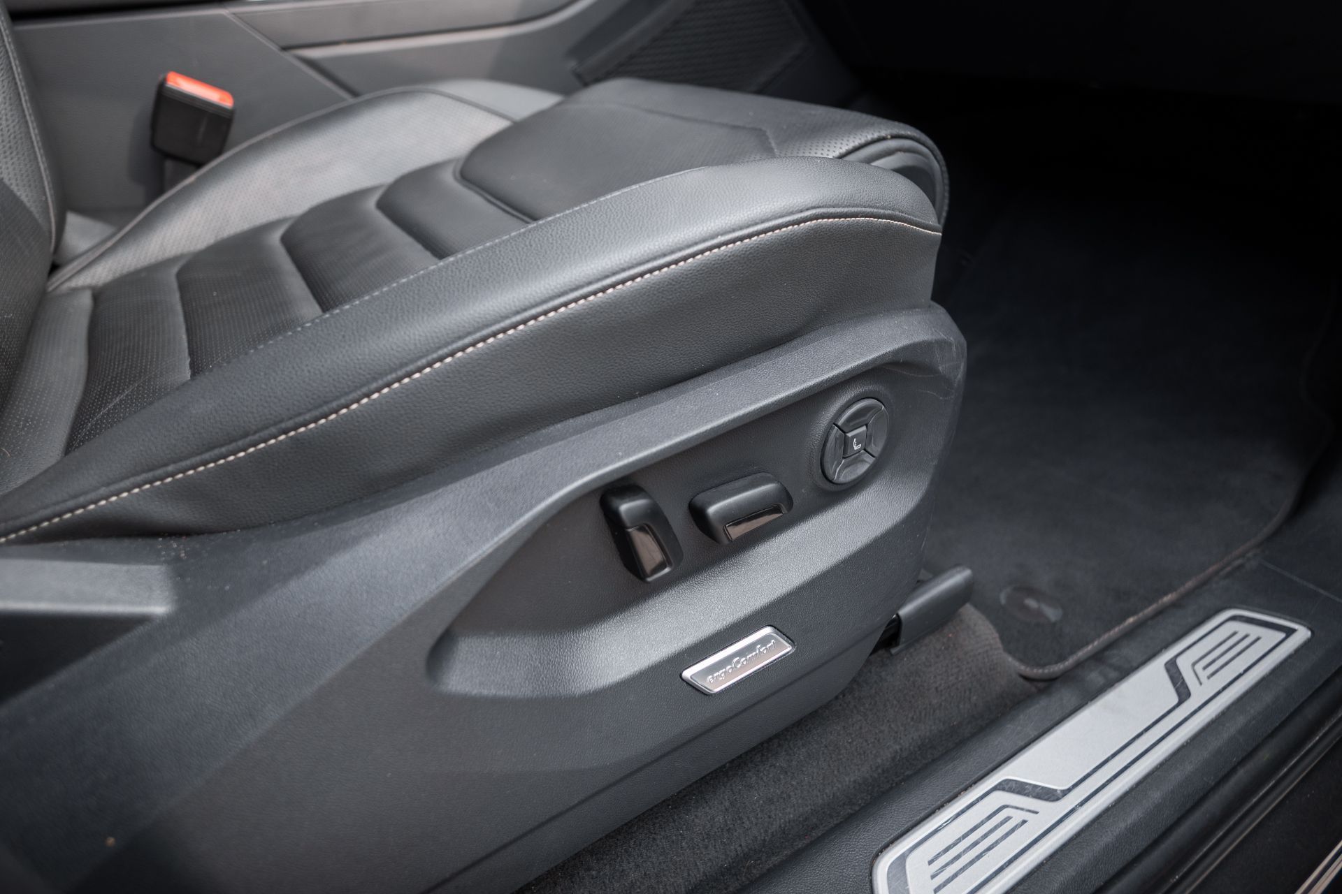 VOLKSWAGEN TOUAREG R-Line thumbnail 15