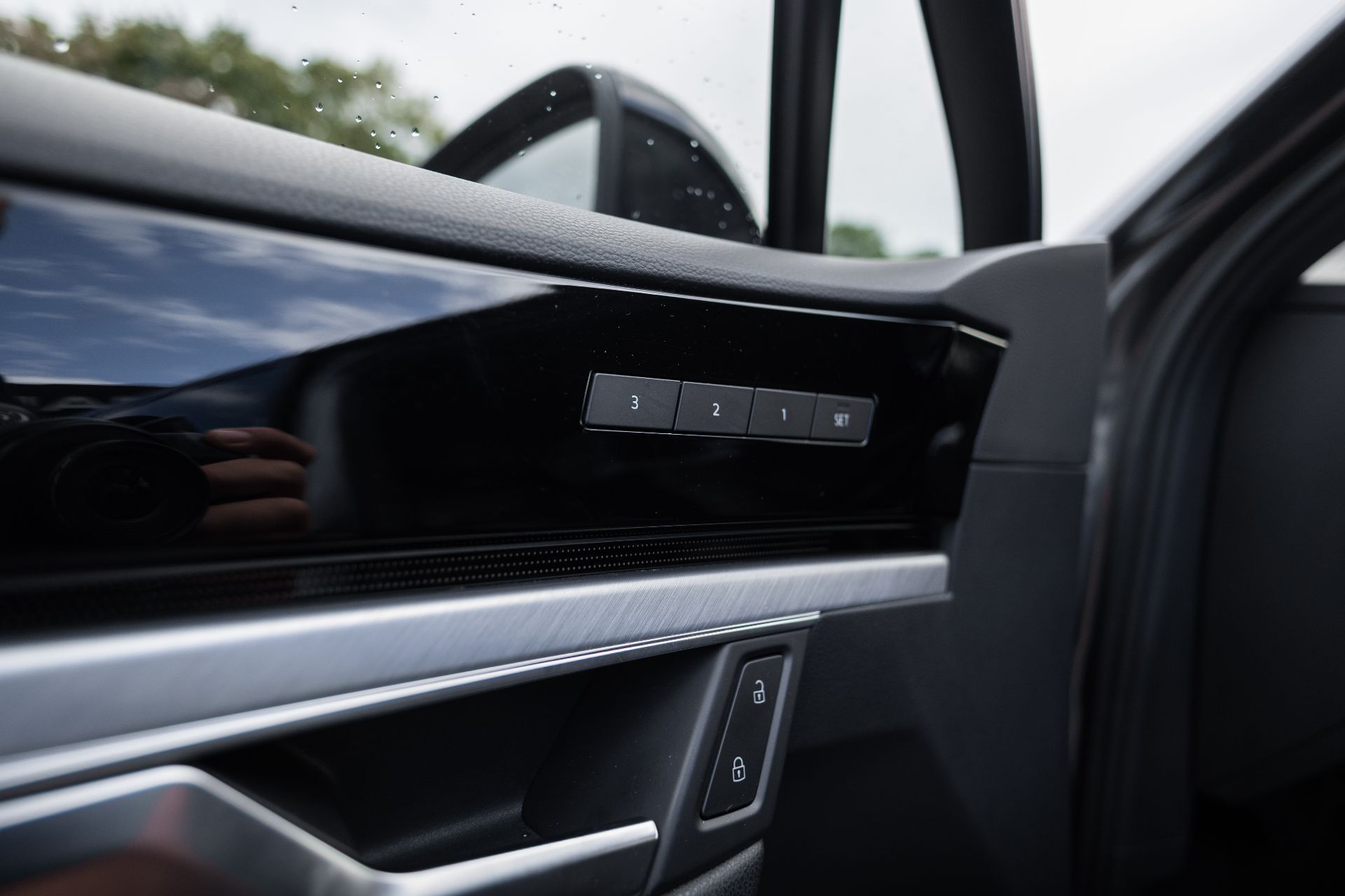 VOLKSWAGEN TOUAREG R-Line thumbnail 16