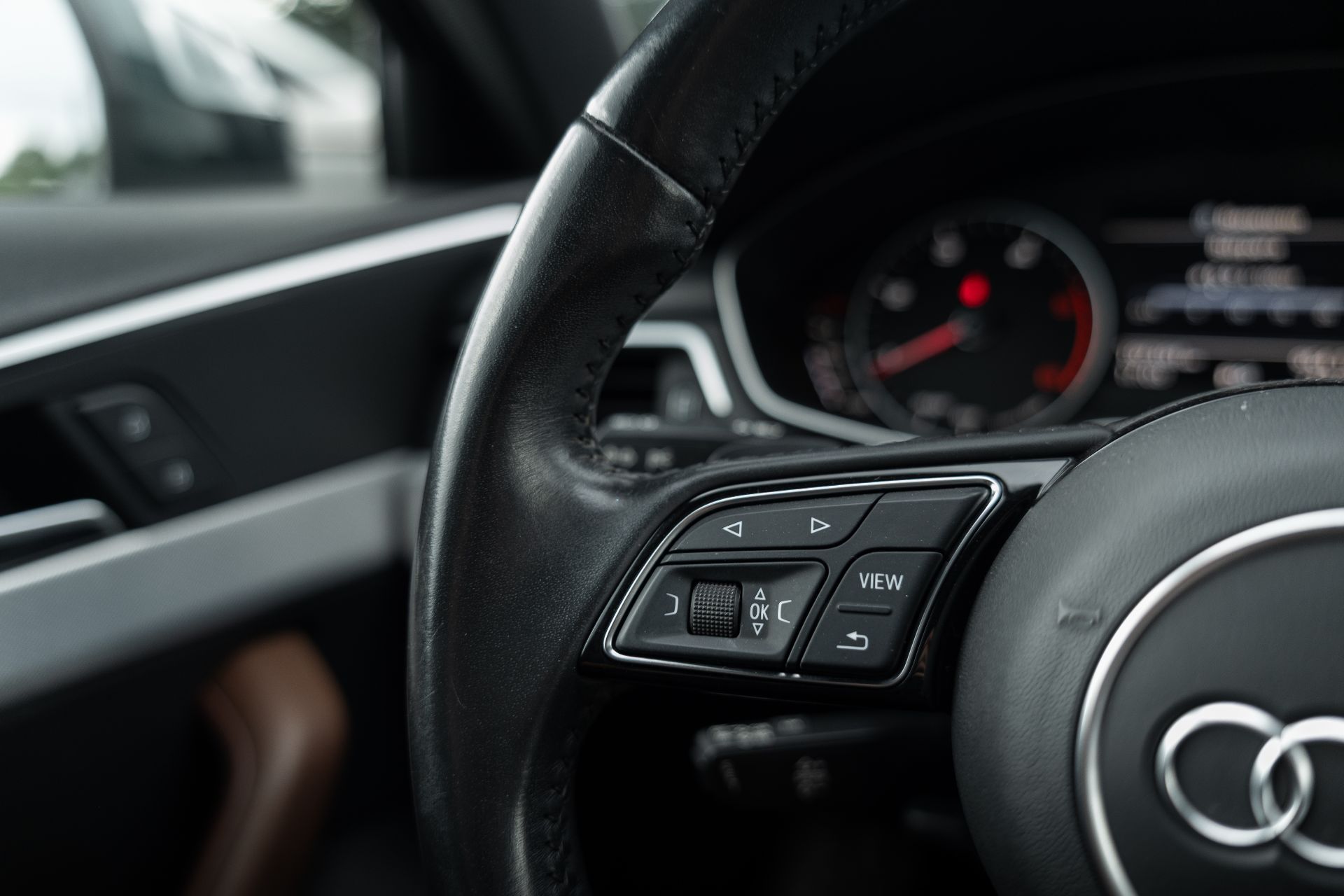 AUDI A4 thumbnail 14