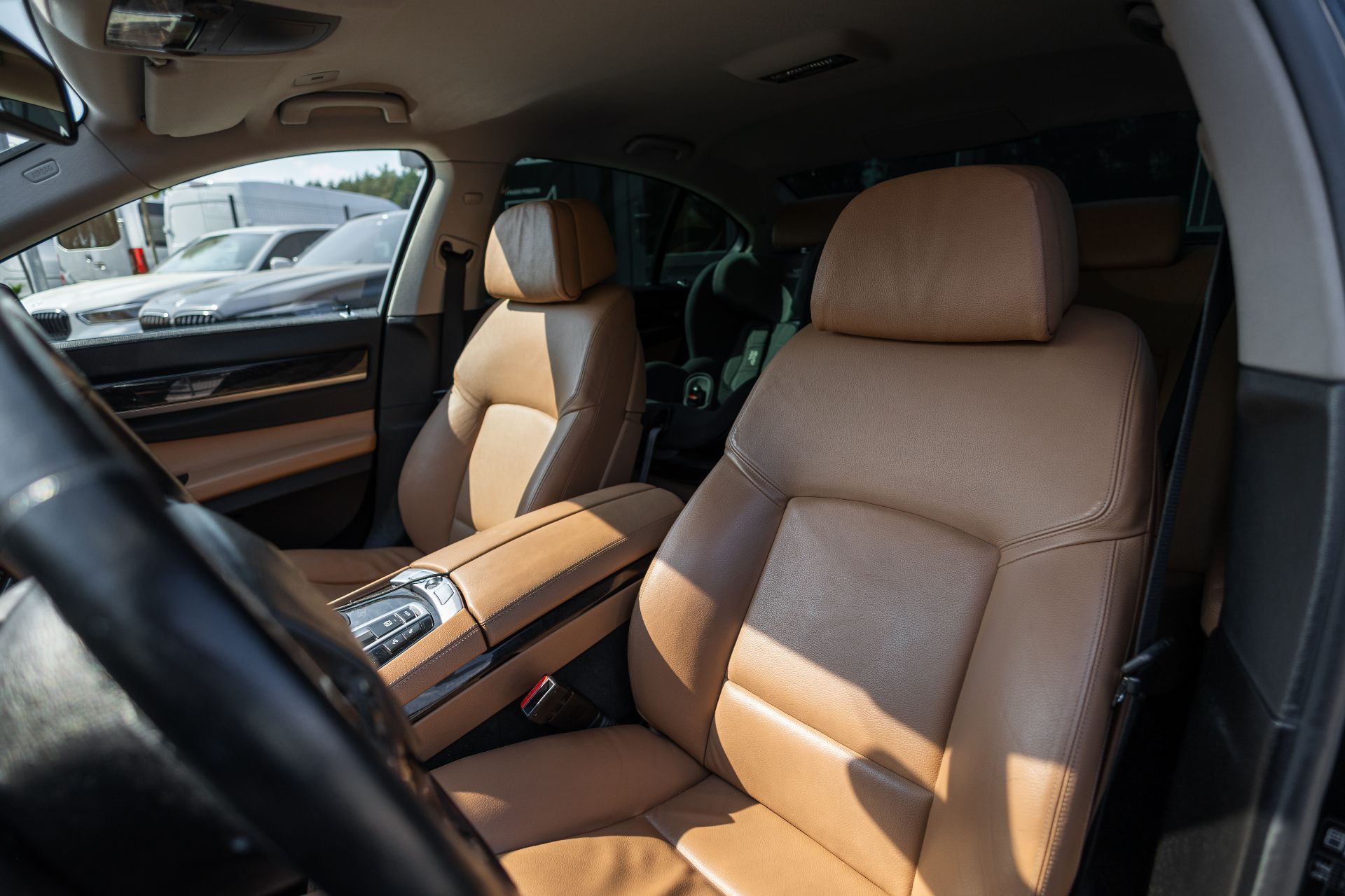 BMW 7 xDrive thumbnail 12