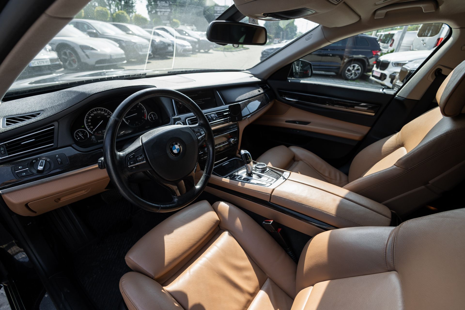 BMW 7 xDrive thumbnail 11