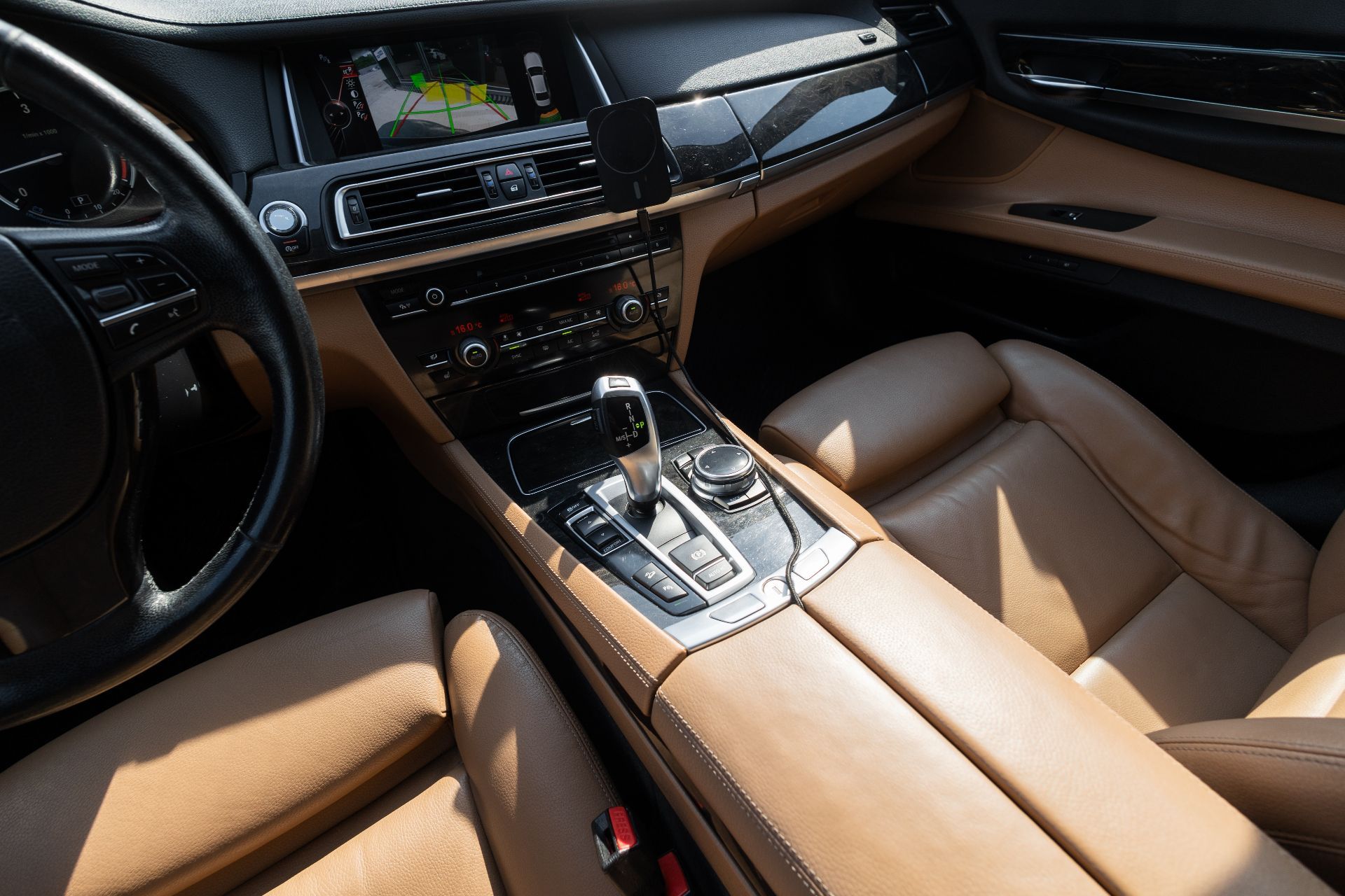 BMW 7 xDrive thumbnail 14