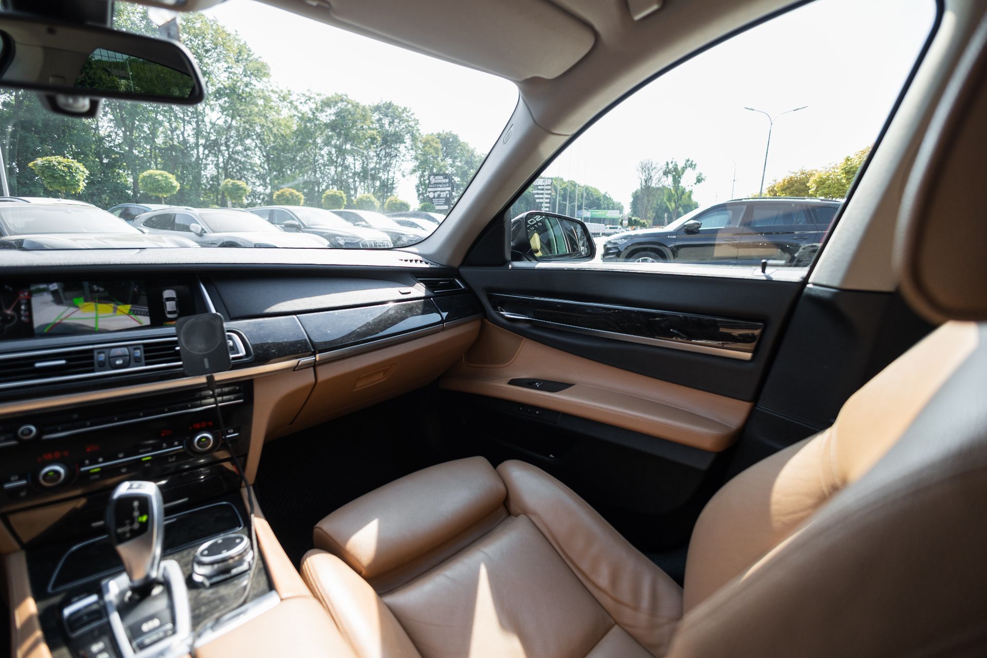 BMW 7 xDrive thumbnail 13