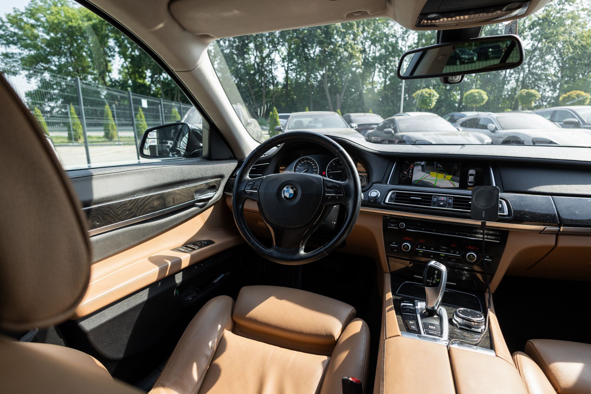 BMW 7 xDrive thumbnail 10