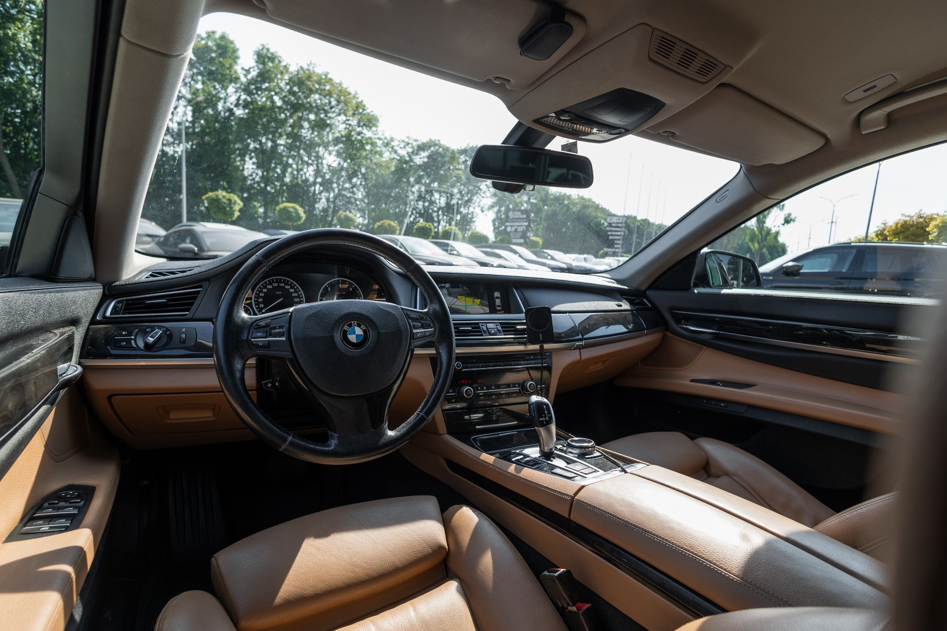 BMW 7 xDrive thumbnail 9