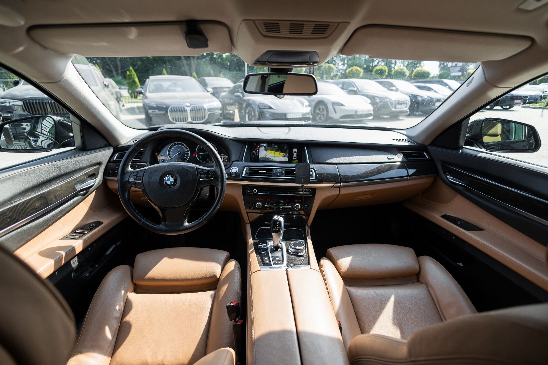 BMW 7 xDrive thumbnail 8