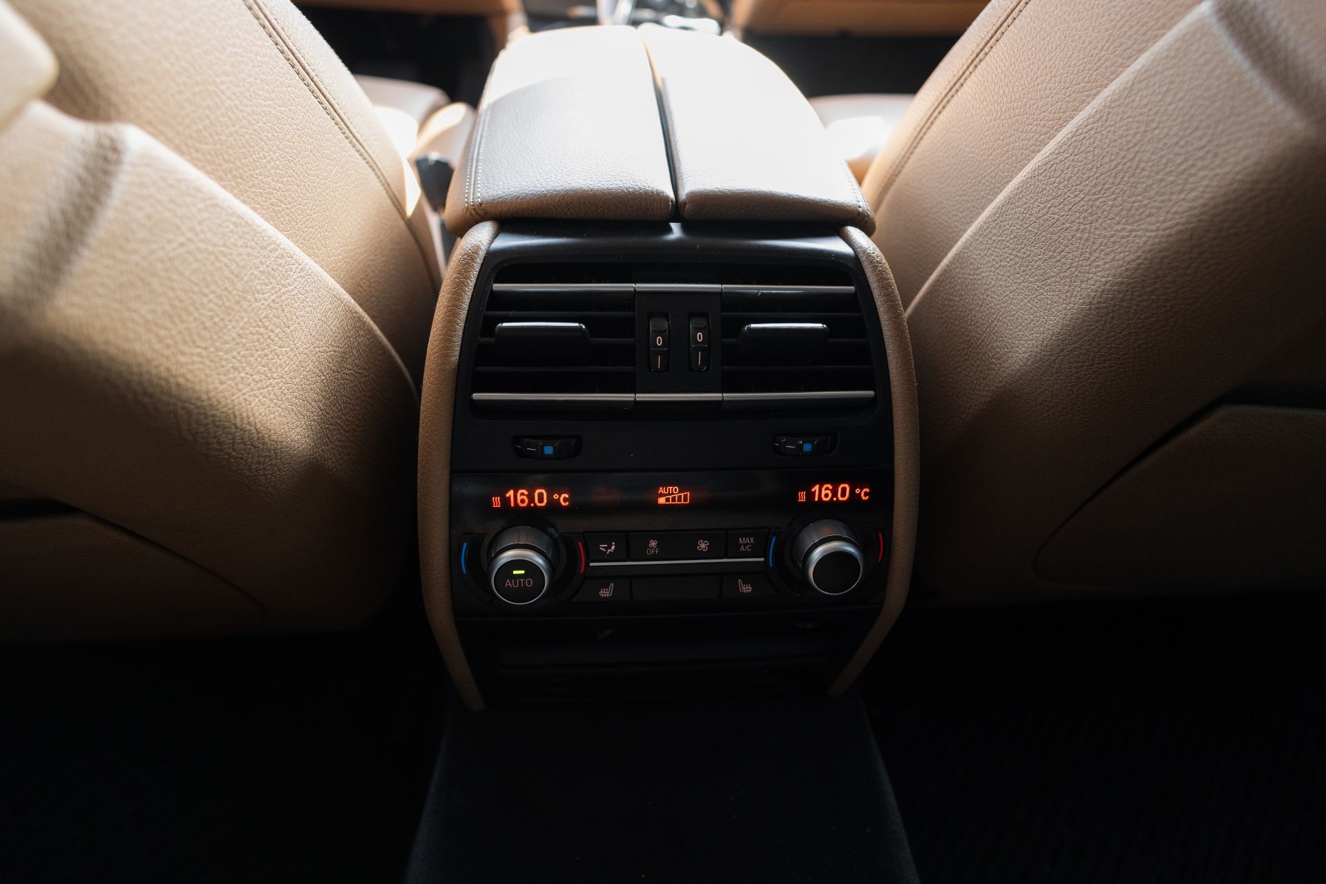 BMW 7 xDrive thumbnail 21