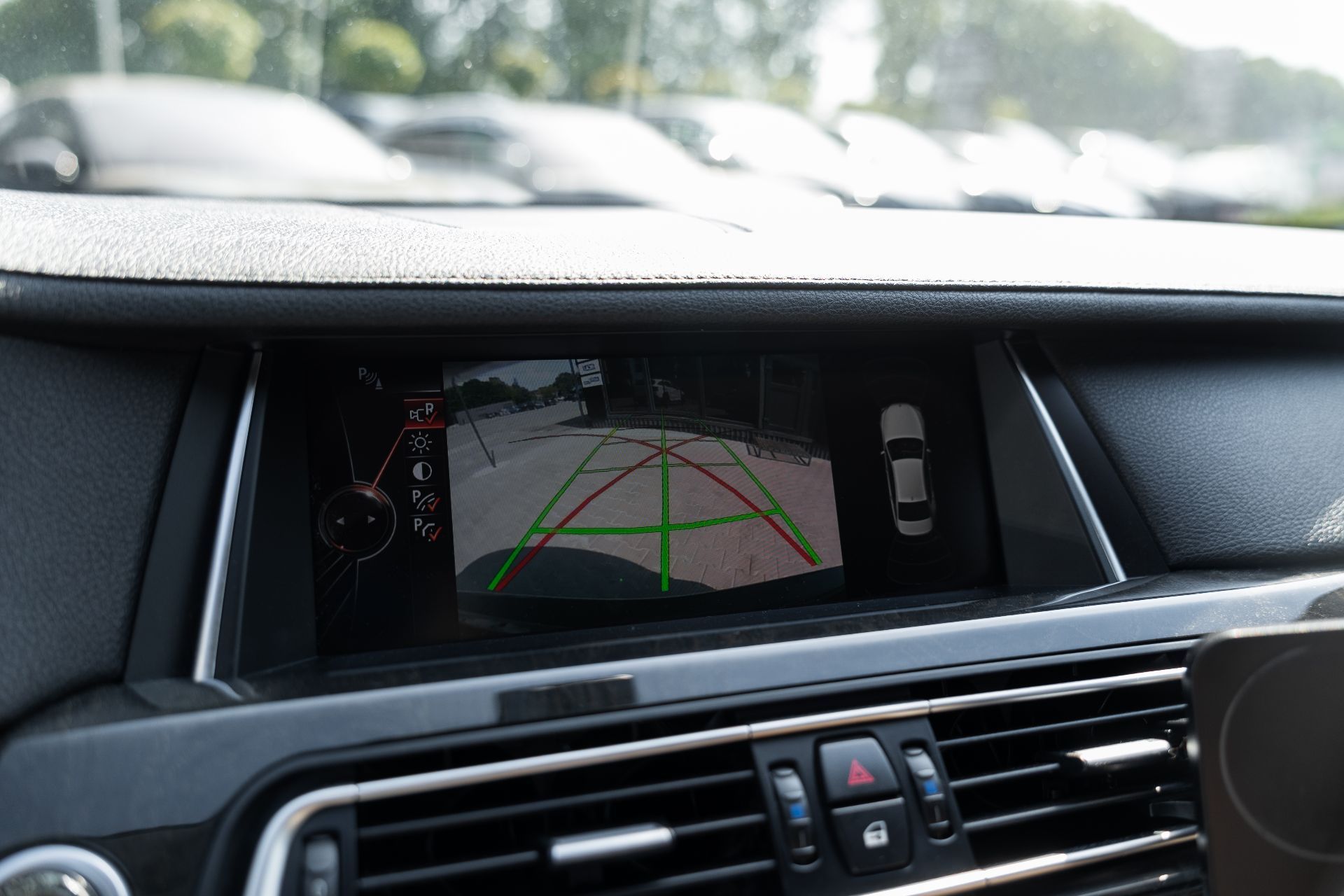 BMW 7 xDrive thumbnail 23