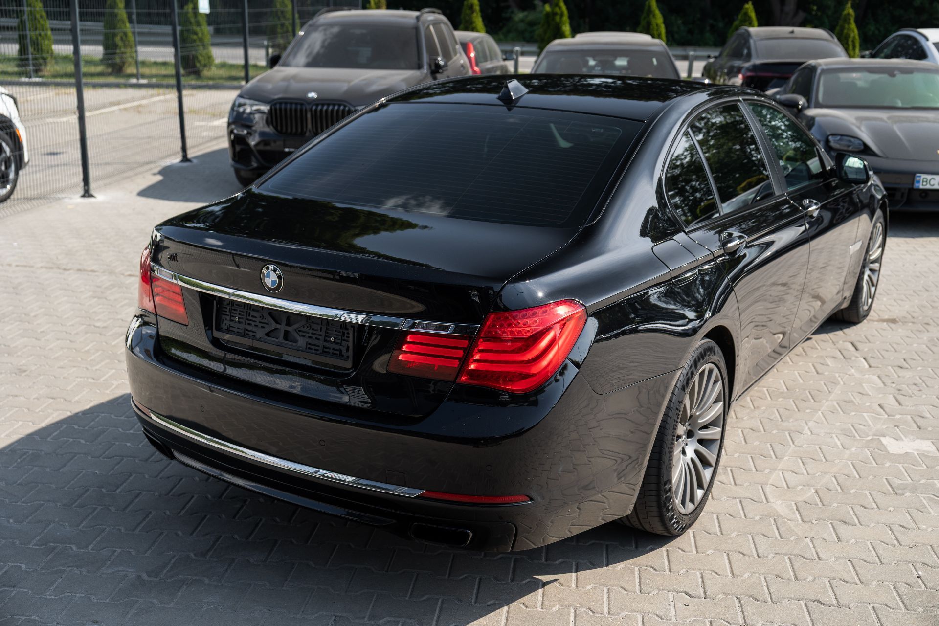 BMW 7 xDrive thumbnail 5
