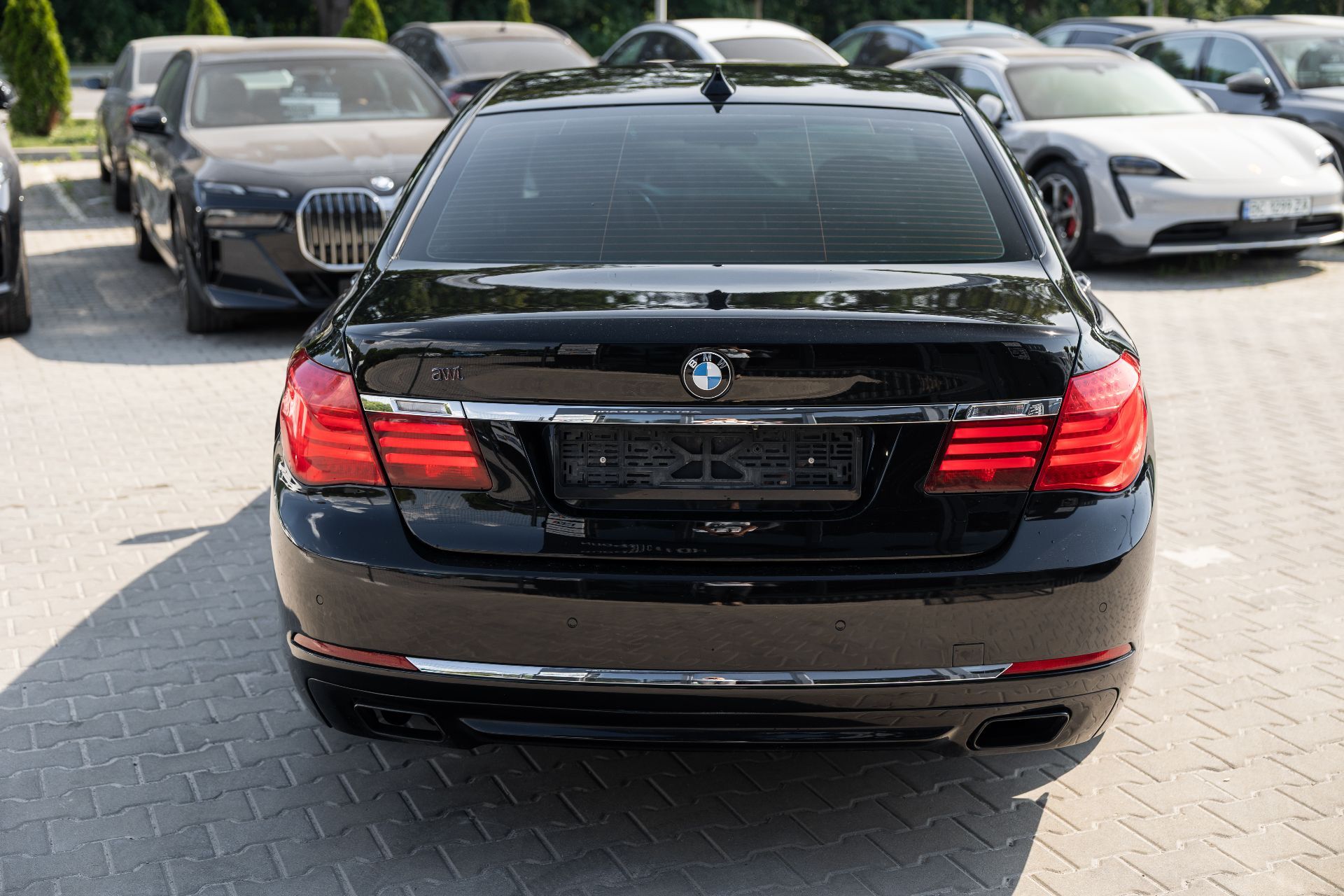 BMW 7 xDrive thumbnail 6