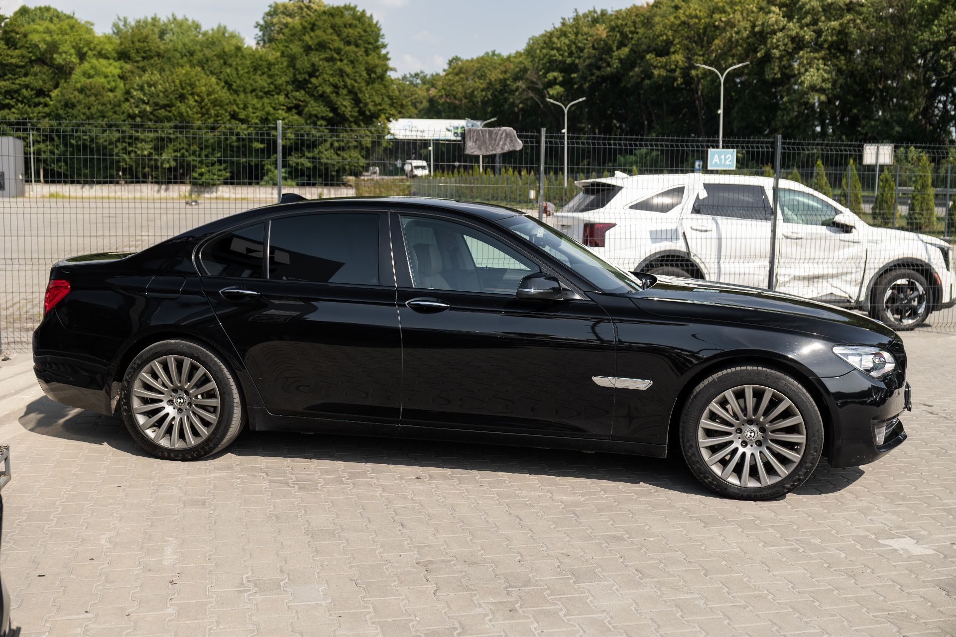 BMW 7 xDrive thumbnail 7