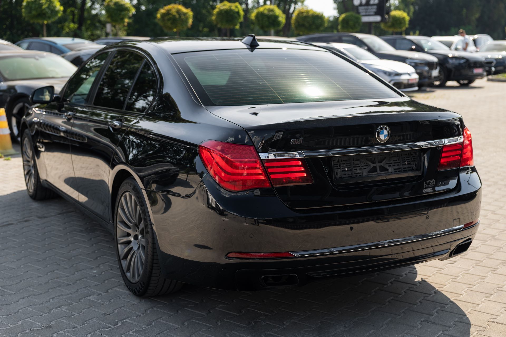 BMW 7 xDrive thumbnail 4