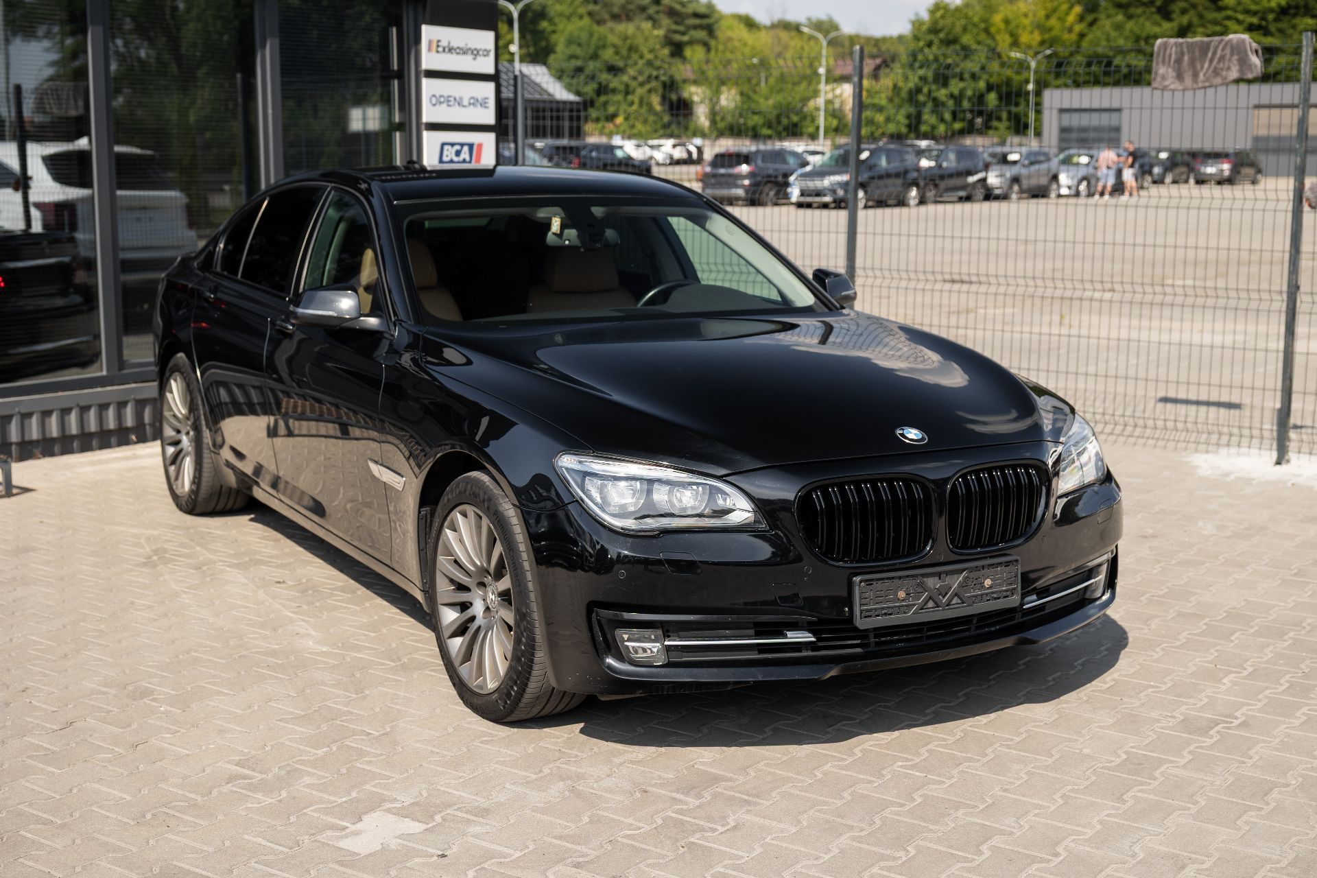 BMW 7 xDrive thumbnail 3