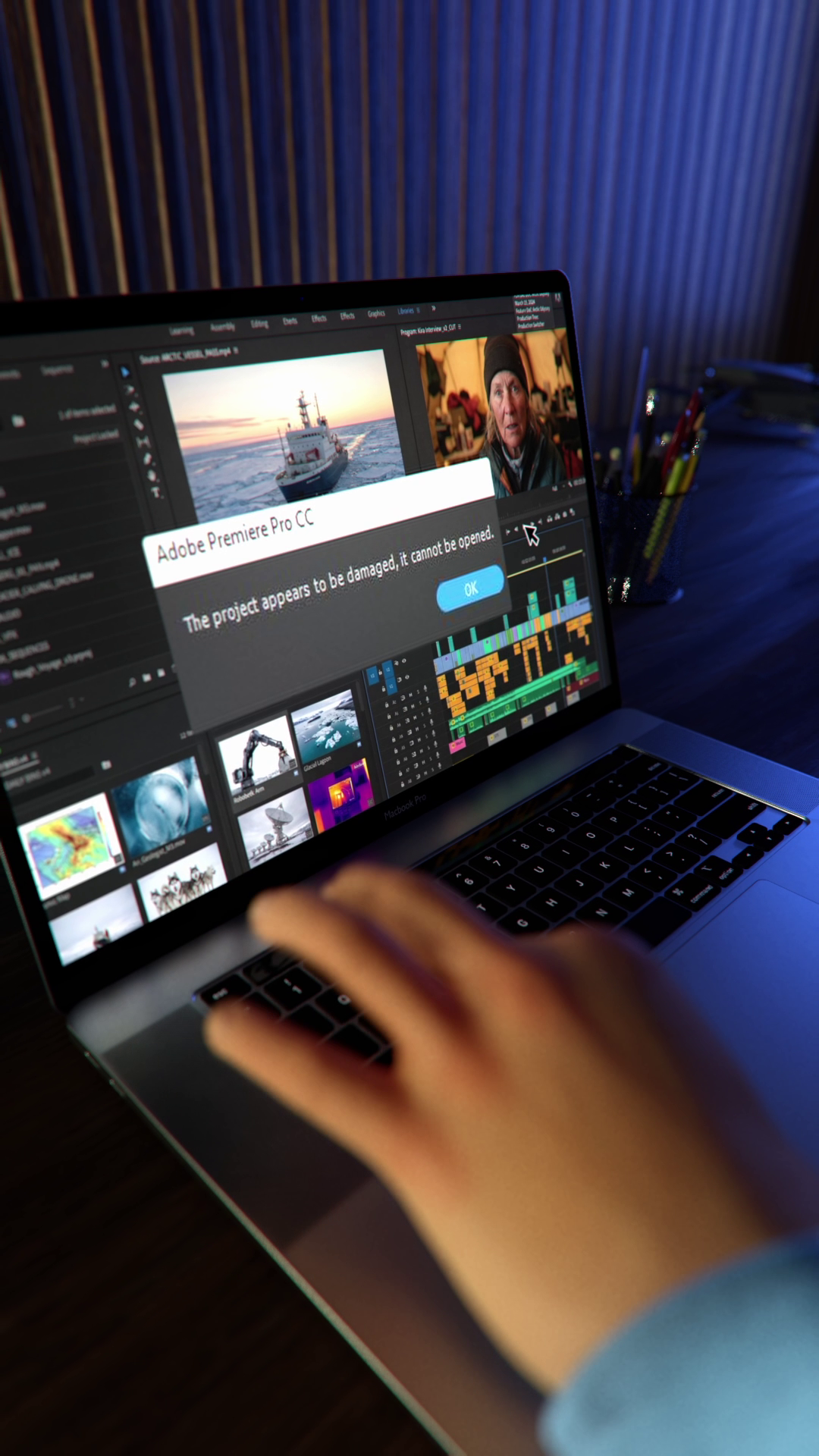 Description d’une publicité pour les réseaux sociaux ou l’on voit un écran d’ordinateur montrant le logiciel adobe premiere pro ayant un big