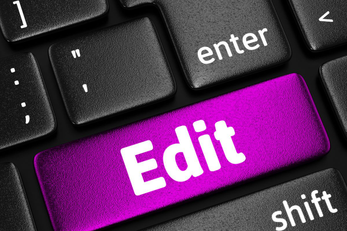 Un clavier avec une touche edit