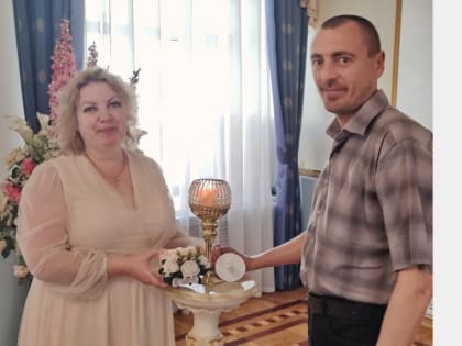 В смоленском ЗАГСе поздравили 