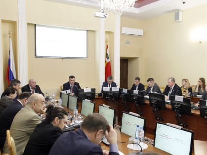 В Смоленске обсуждают главный финансовый документ на следующие три года