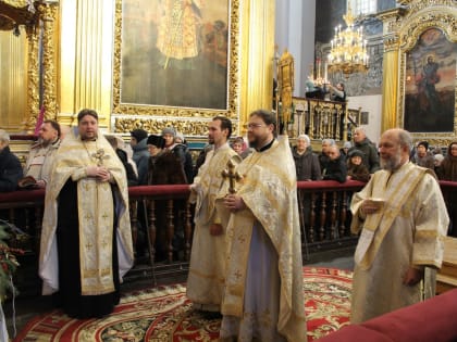 Поздняя Праздничная Божественная литургия в день Рождества Христова