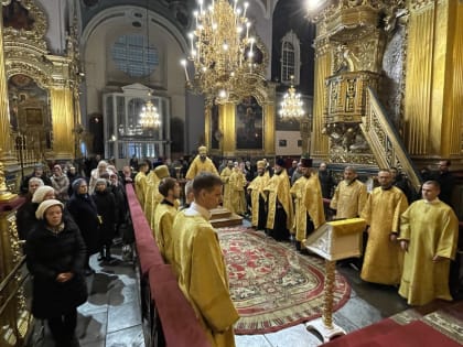 Архипастырь совершил Всенощное бдение и молебен на Новолетие в Свято-Успенском кафедральном соборе г. Смоленска