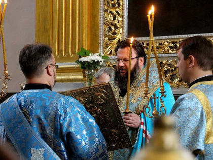 Акафист у иконы Смоленской иконы Божией Матери «Одигитрия» в Успенском соборе