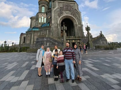 Прихожане храма Рождества Пресвятой Богородицы г. Вязьма посетили Военно-патриотический парк культуры и отдыха Вооружённых Сил Российской Федерации «Патриот»