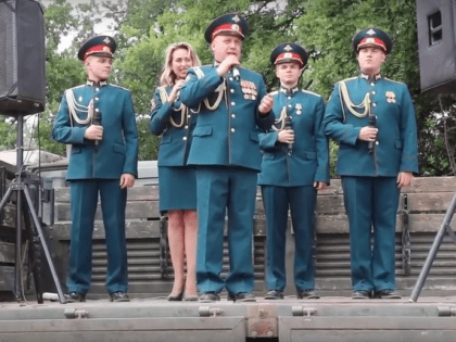 Артисты ансамбля песни и пляски выступили для участников военной спецоперации