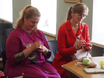 В Смоленском епархиальном управлении состоялся праздник, посвященный Дню святых жен-мироносиц