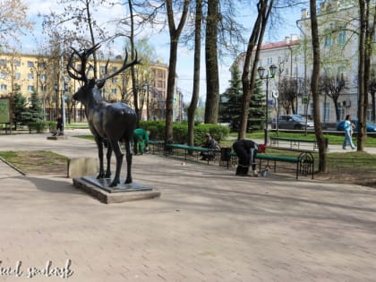 Общественные территории Смоленска продолжают приводить в порядок