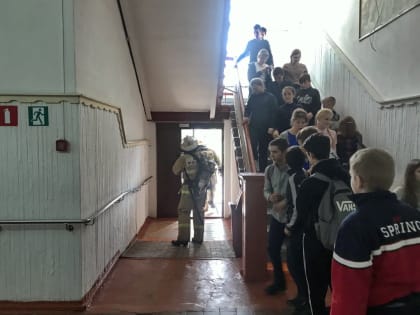 Под Смоленском эвакуировали школу