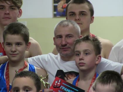 В школе бокса Евгения Страусова прошел новогодний праздник