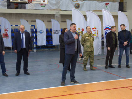 Сергей Якимов поприветсвовал юных баскетболистов
