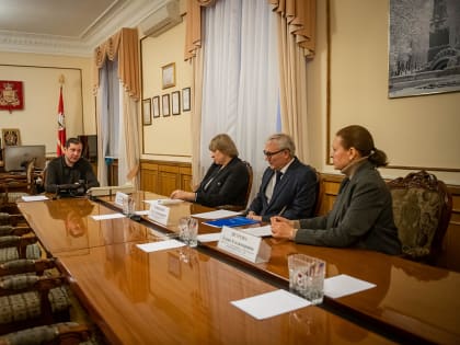 Алексей Островский встретился с Еленой Петровой