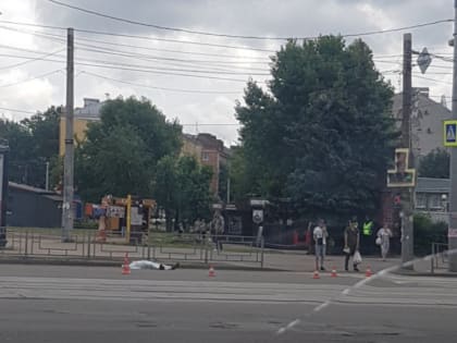 В центре Смоленска насмерть сбили человека