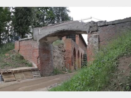 В Смоленске приступили к ремонту «мостика вздохов» в Лопатинском саду