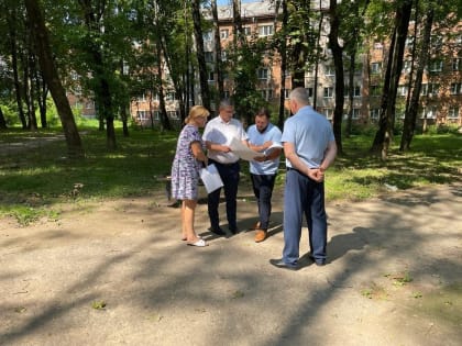 Николай Шумейко: «Продолжаем работу по благоустройству общественных и придомовых территорий»