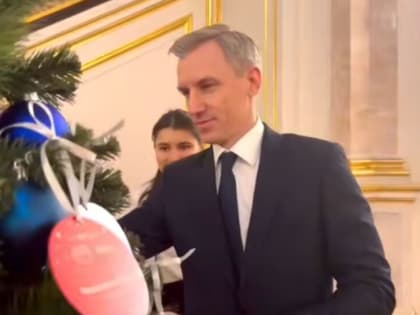 «Немного поработаю волшебником». Василий Анохин исполнит новогодние желания детей из Смоленской области и села в ДНР